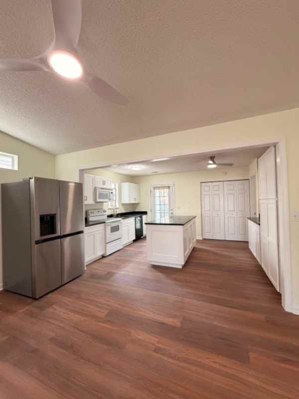 432 Dahoon Dr - Photo 5 of 19