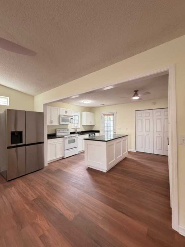 432 Dahoon Dr - Photo 6 of 19