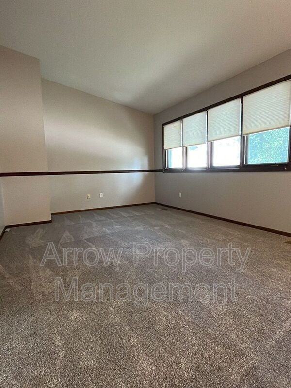 1925 Manor Ct - Photo 3 of 16