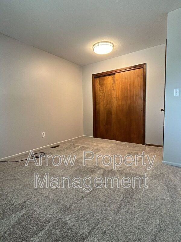 1925 Manor Ct - Photo 5 of 16