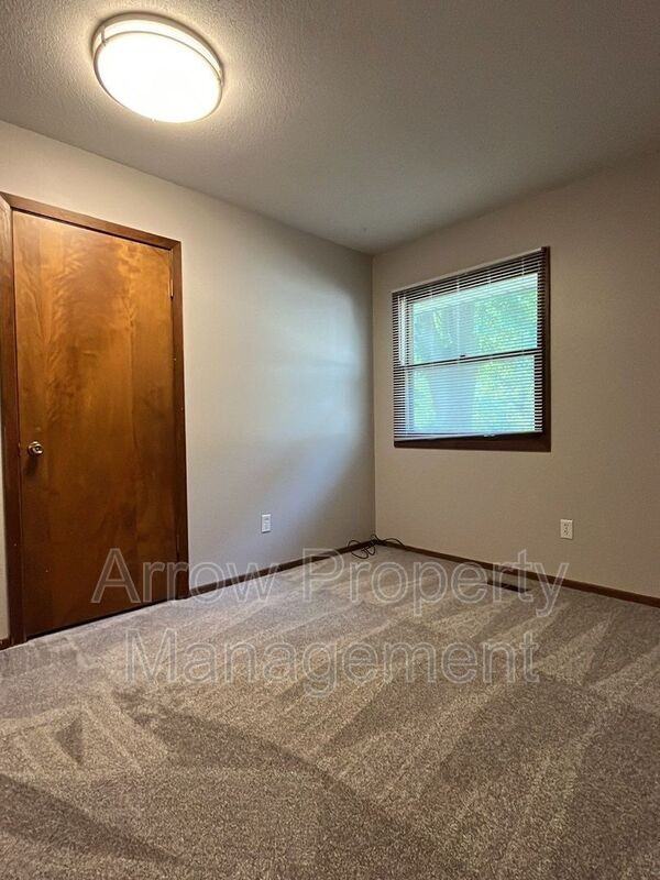 1925 Manor Ct - Photo 6 of 16