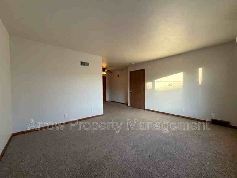 1621 G St - Photo 3 of 12