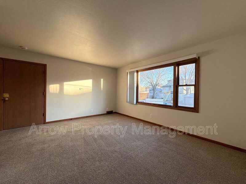 1621 G St - Photo 4 of 12