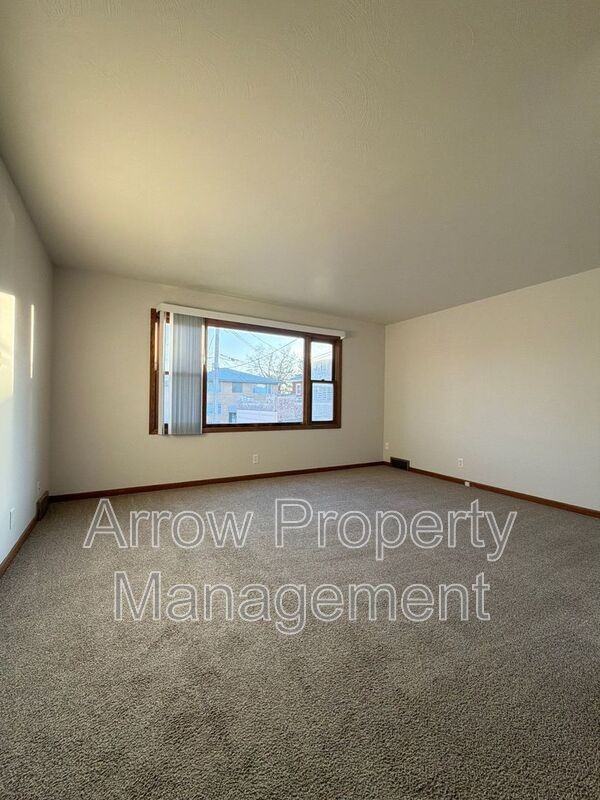 1621 G St - Photo 5 of 12