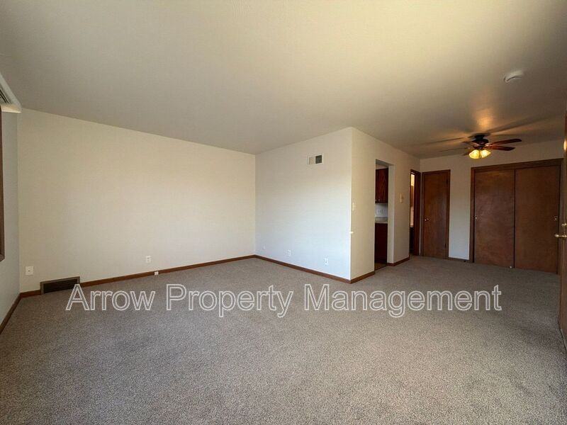 1621 G St - Photo 6 of 12