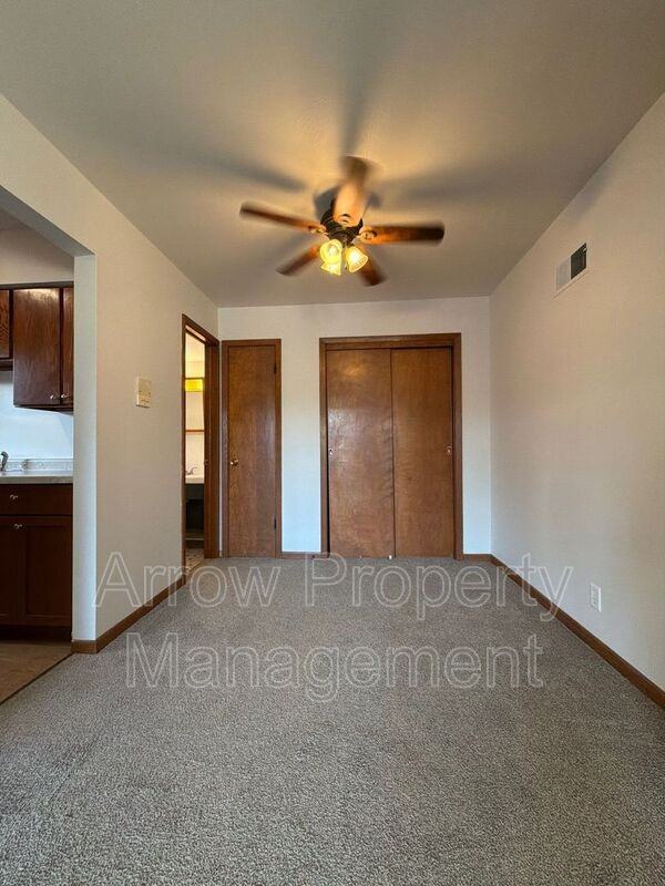 1621 G St - Photo 7 of 12