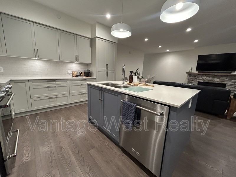 1400 Country Club Dr - Photo 3 of 18