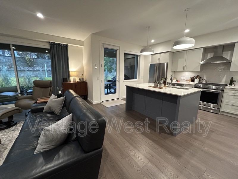 1400 Country Club Dr - Photo 4 of 18