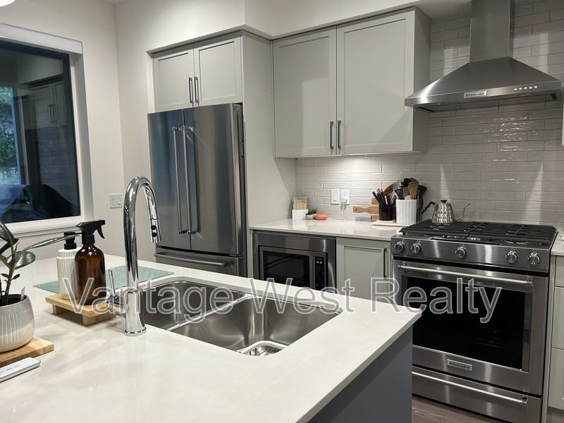 1400 Country Club Dr - Photo 6 of 18