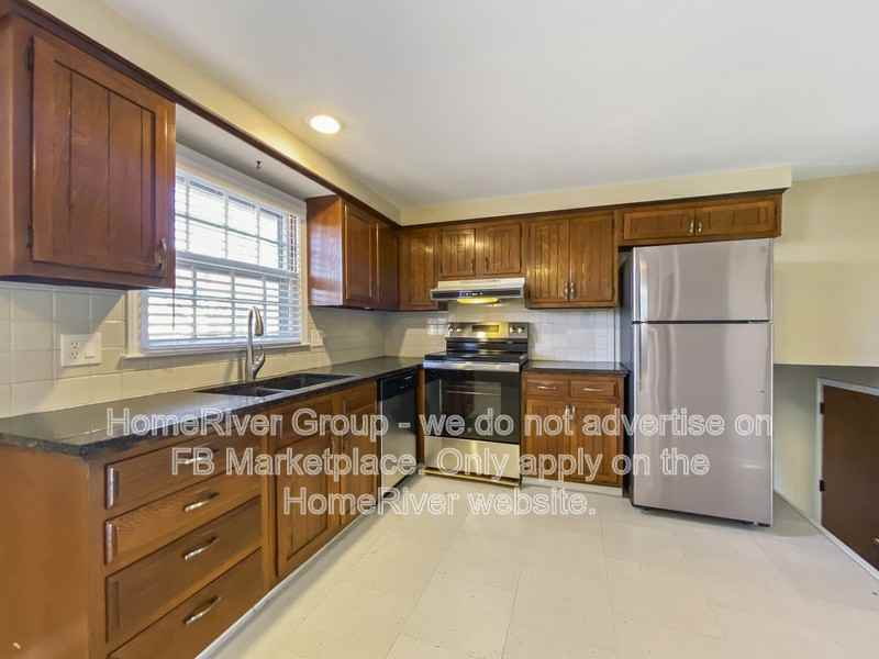 11008 W 91st St - Photo 6 of 22