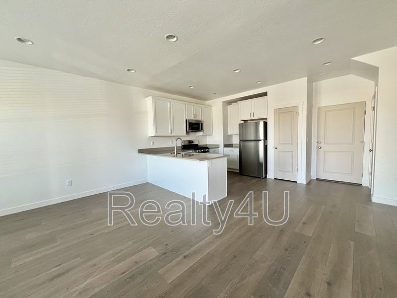 3553 W Hardman Way - Photo 4 of 20