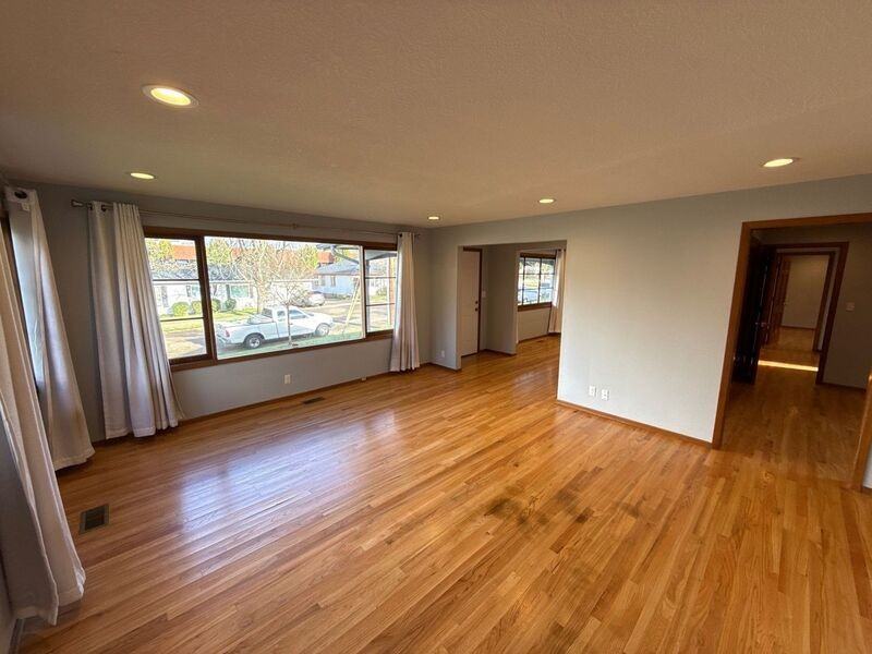 610 Liberty St Se - Photo 4 of 36