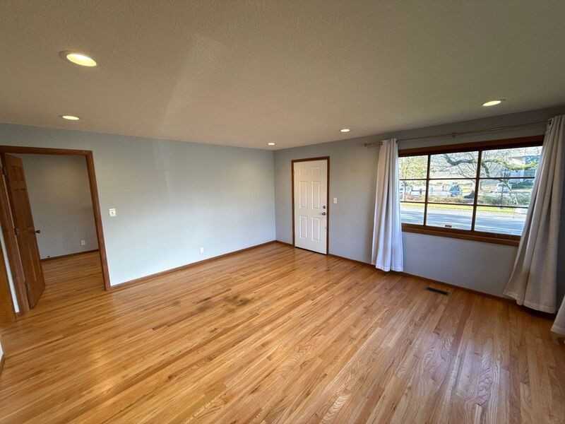 610 Liberty St Se - Photo 6 of 36