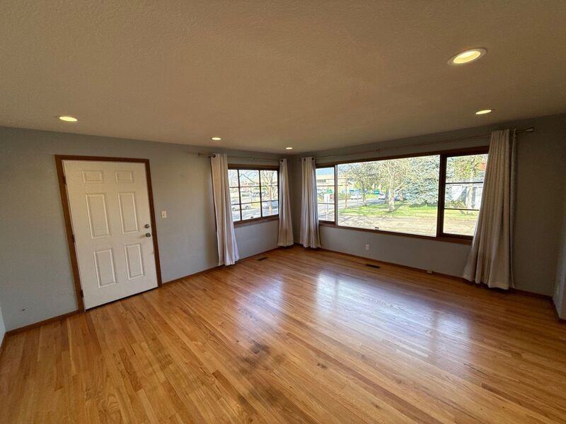 610 Liberty St Se - Photo 7 of 36