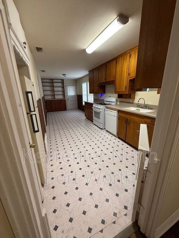 3770 Wayside Ave - Photo 4 of 10