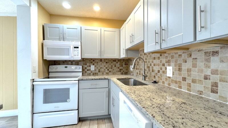 170 Kingston Ave - Photo 6 of 21