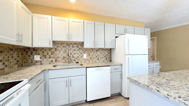 170 Kingston Ave - Photo 7 of 21