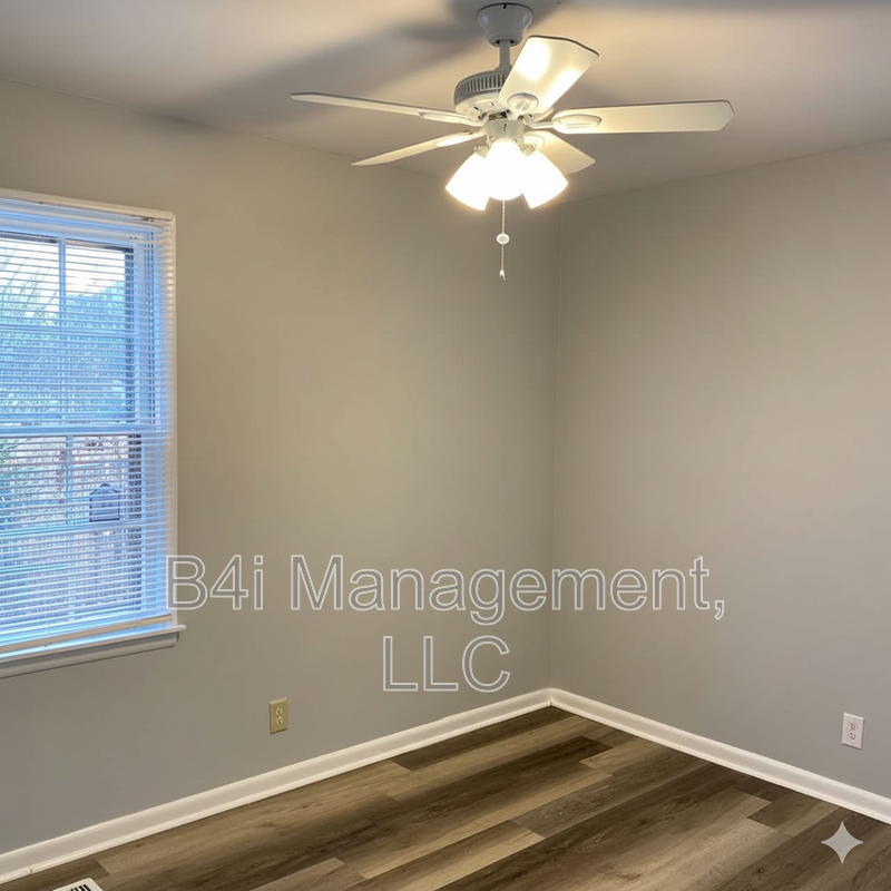 2528 Burbank Pl - Photo 2 of 10