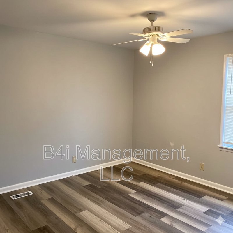 2528 Burbank Pl - Photo 3 of 10