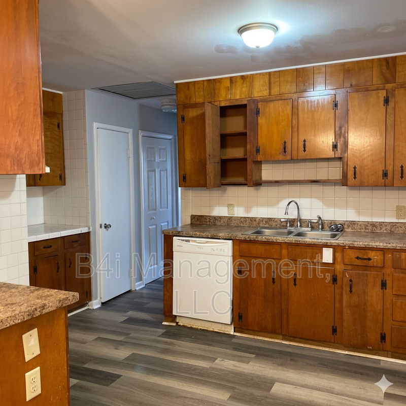 2528 Burbank Pl - Photo 5 of 10