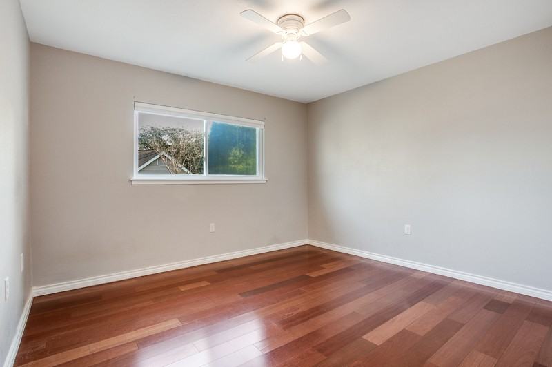 13910 Thebes Cir - Photo 5 of 25