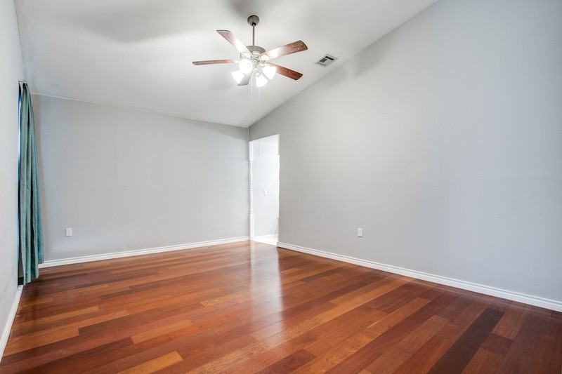 13910 Thebes Cir - Photo 7 of 25