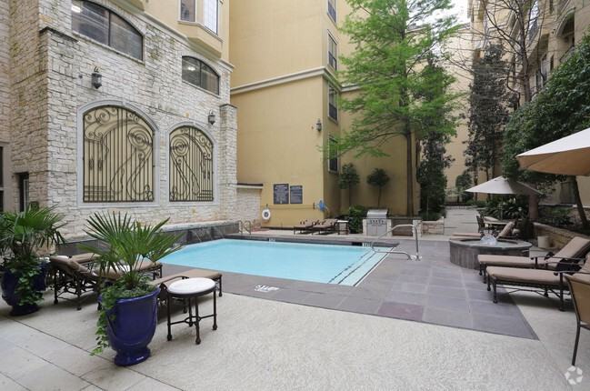 2611 Allen St #A6-85