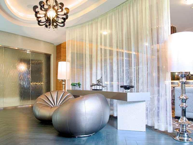 2827 Woodside St - Photo 3 of 17