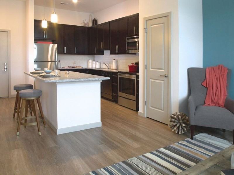 2827 Woodside St - Photo 6 of 17