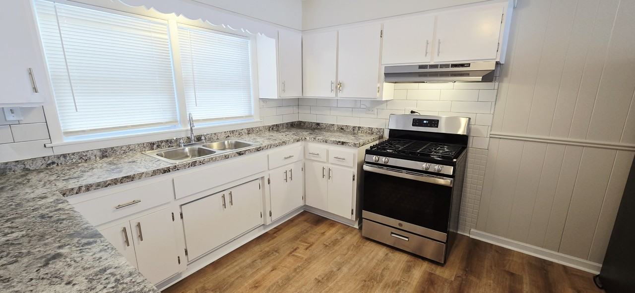 4848 West 83rd Street - Photo 2 of 16