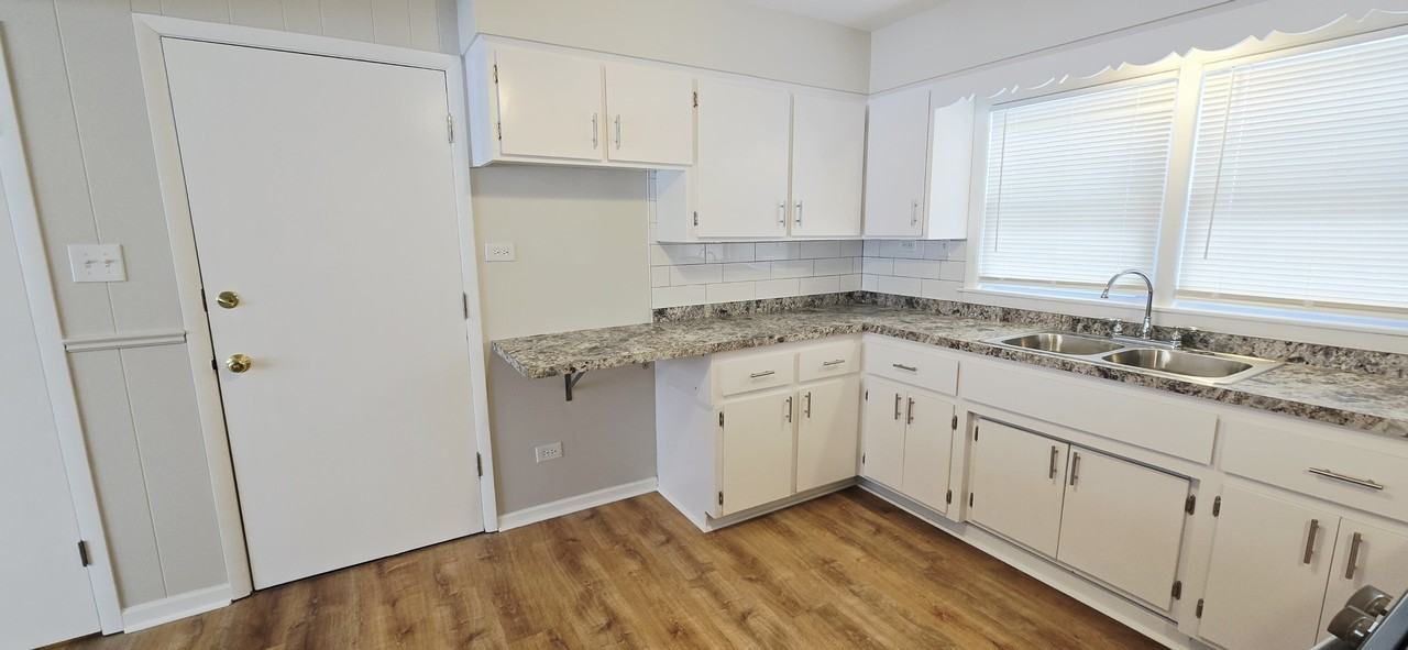 4848 West 83rd Street - Photo 3 of 16