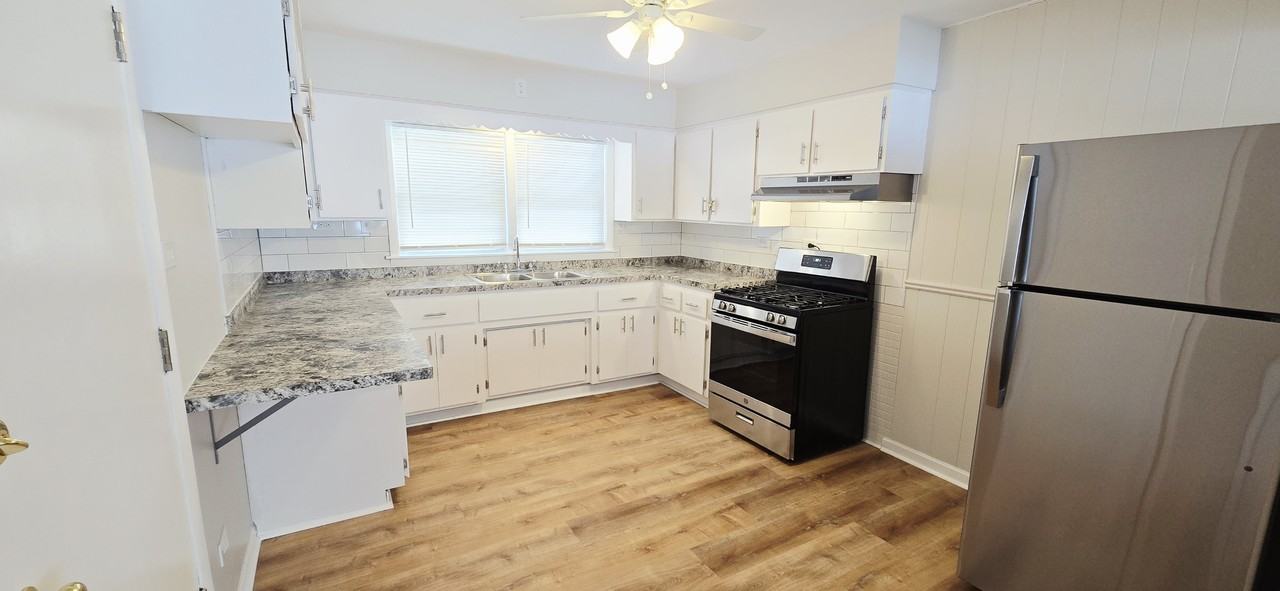 4848 West 83rd Street - Photo 5 of 16