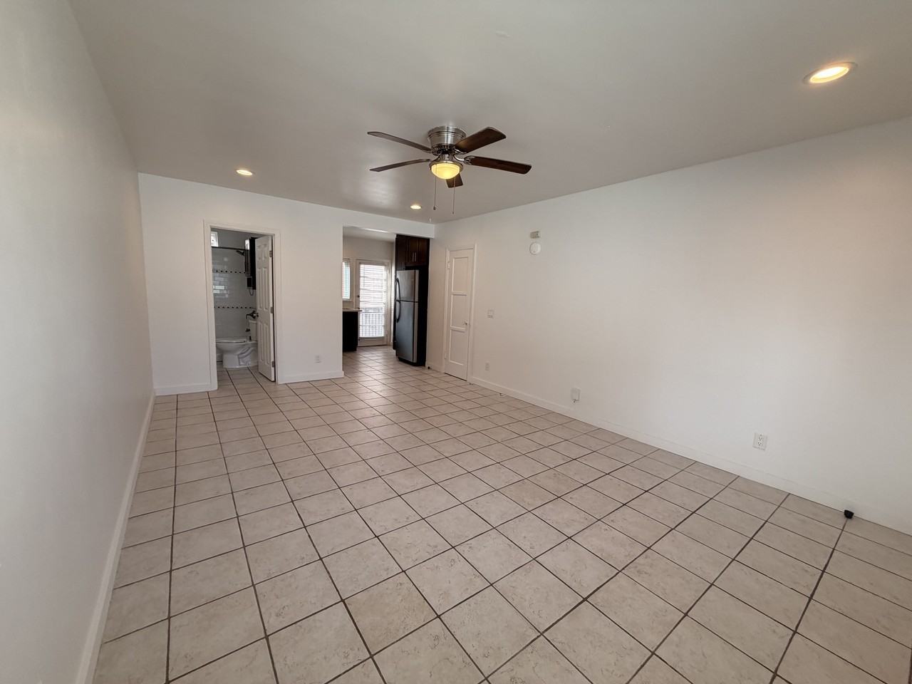 941-47 Thomas Avenue - Photo 7 of 28