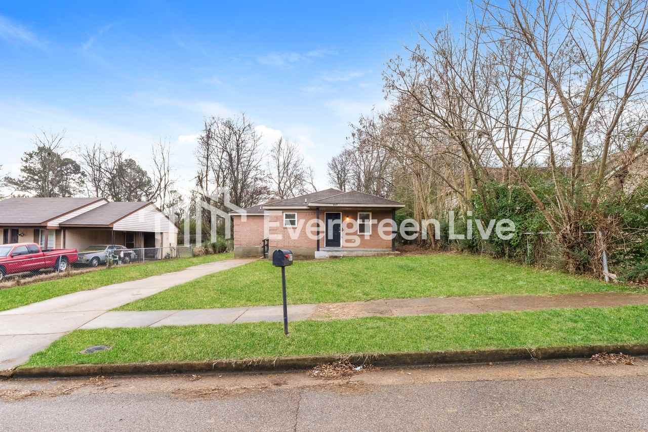 837 Pitney Ln - Photo 2 of 16