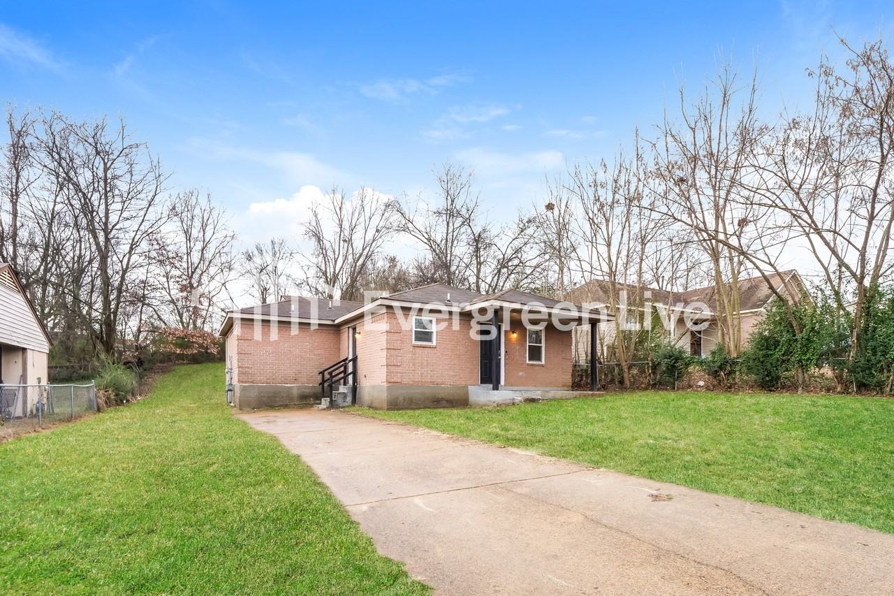 837 Pitney Ln - Photo 3 of 16