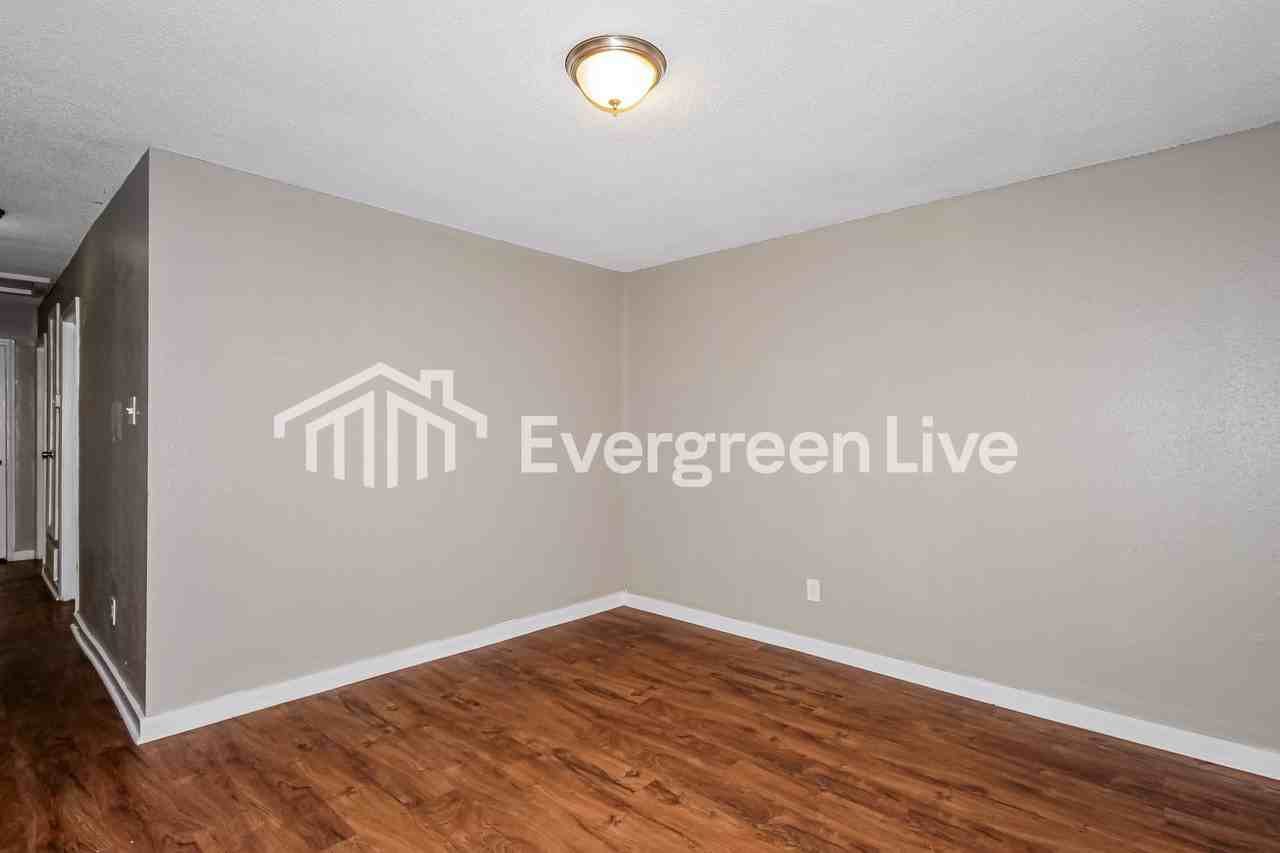 837 Pitney Ln - Photo 4 of 16