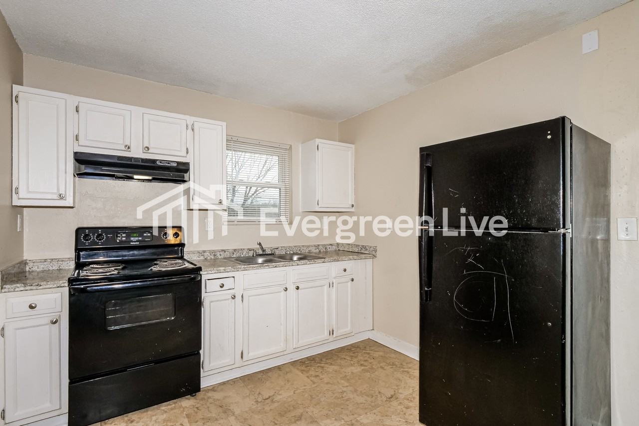 837 Pitney Ln - Photo 6 of 16