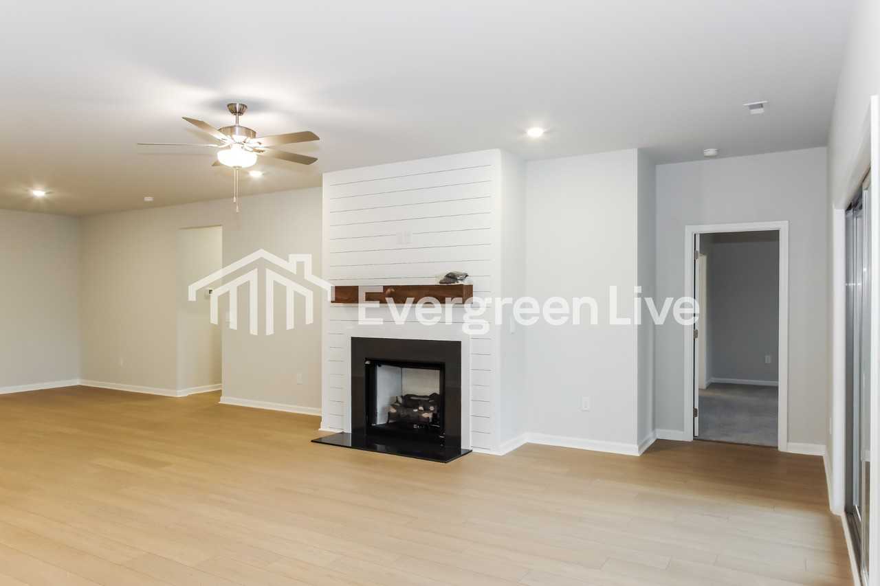 300 Pond Spring Dr - Photo 3 of 15