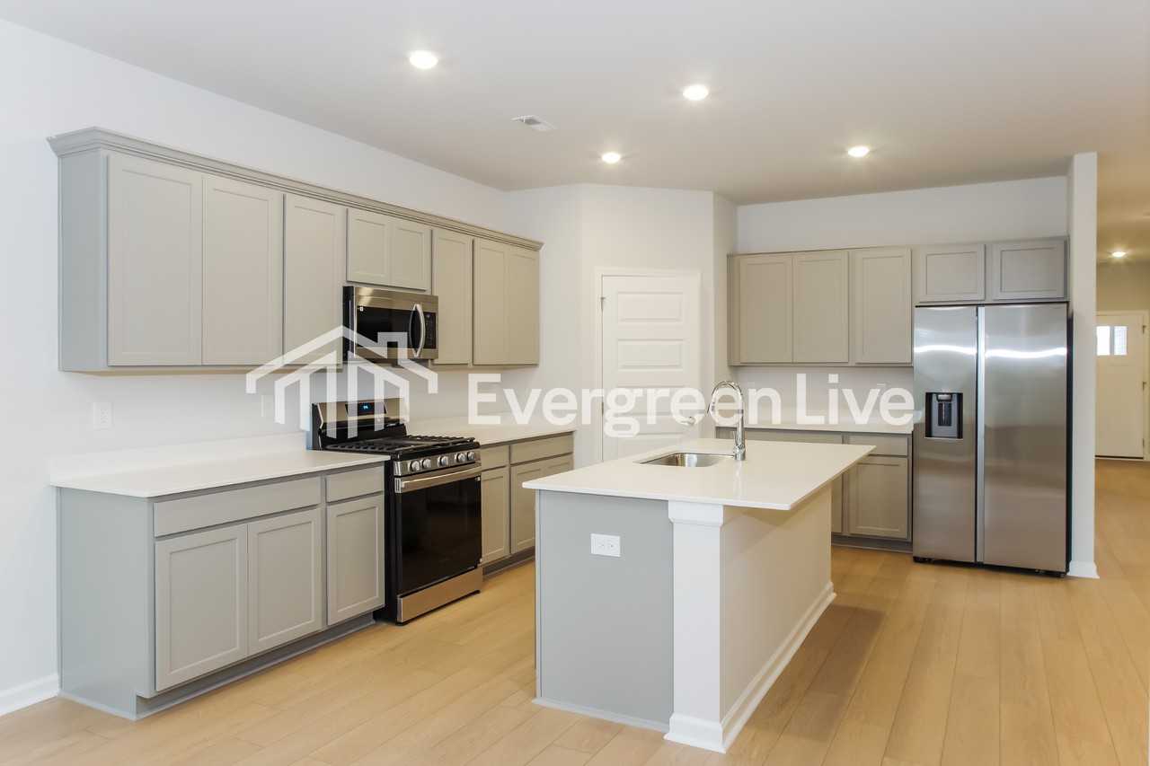 300 Pond Spring Dr - Photo 5 of 15