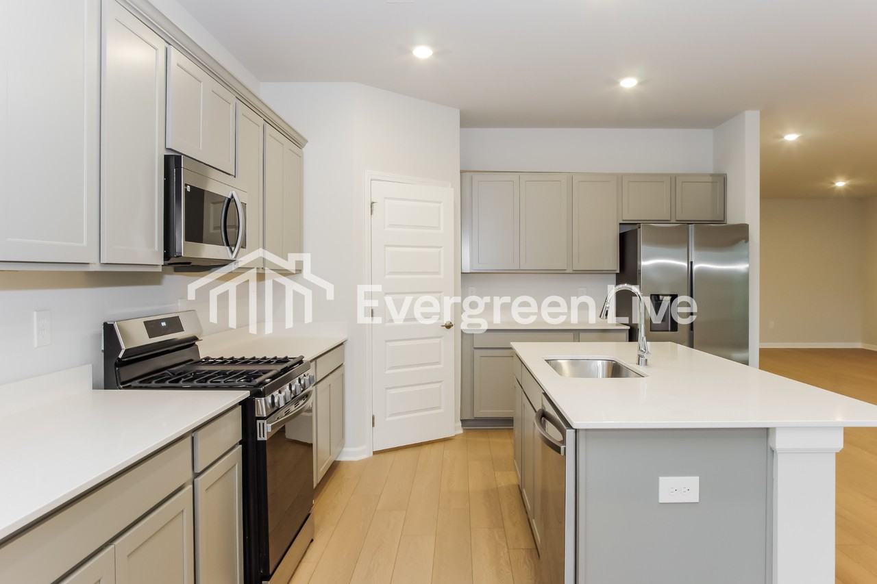 300 Pond Spring Dr - Photo 6 of 15