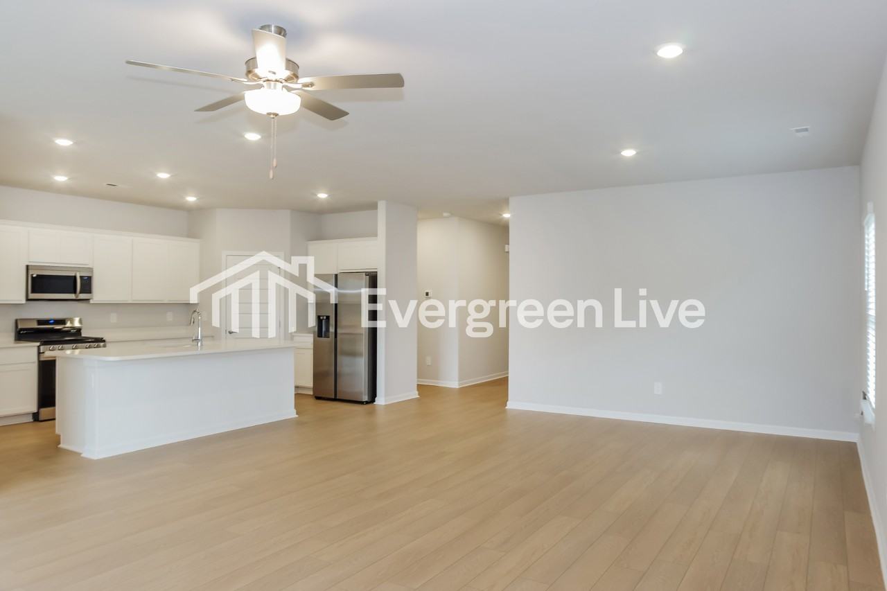 164 Fenwick Pl - Photo 3 of 16