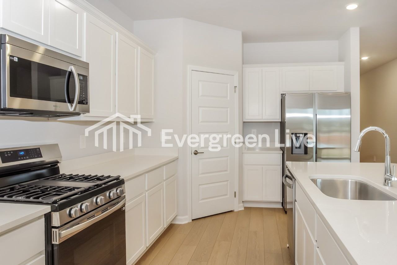 164 Fenwick Pl - Photo 7 of 16