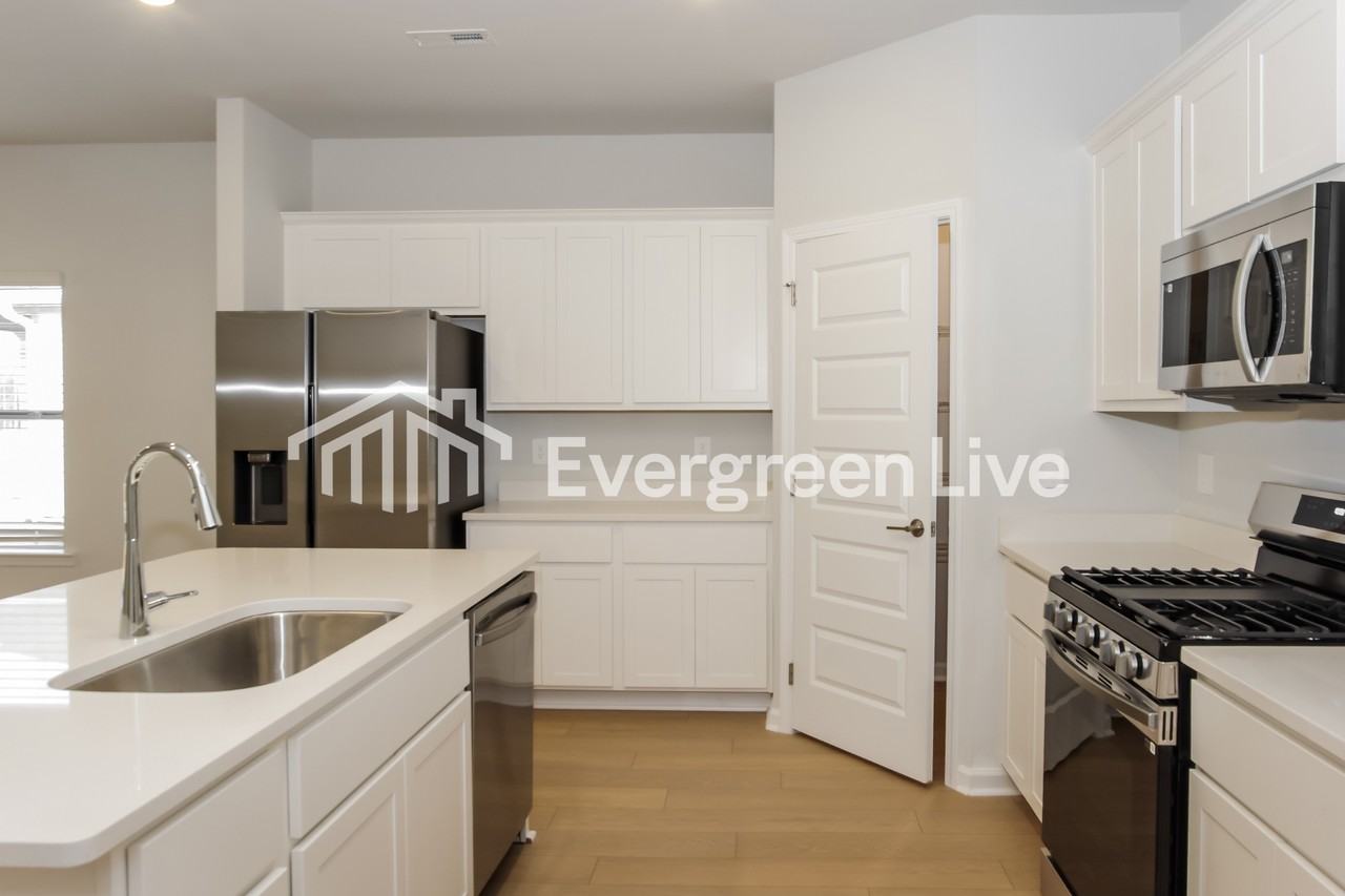 154 Fenwick Pl - Photo 7 of 16