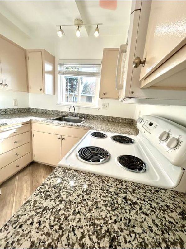 920 Tamarack Ln ##7 - Photo 5 of 11