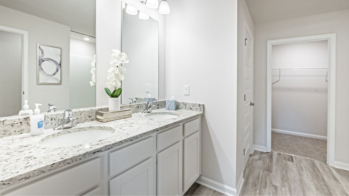 136 Aberdeen Loop - Photo 2 of 14