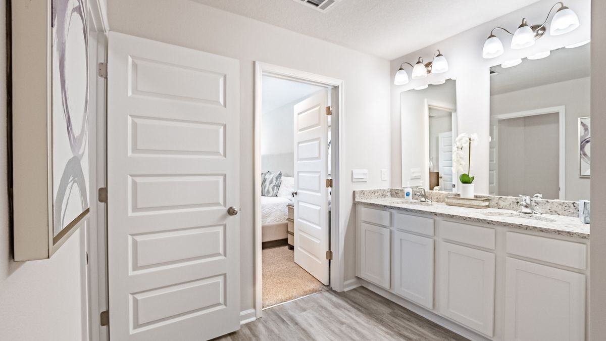 136 Aberdeen Loop - Photo 3 of 14