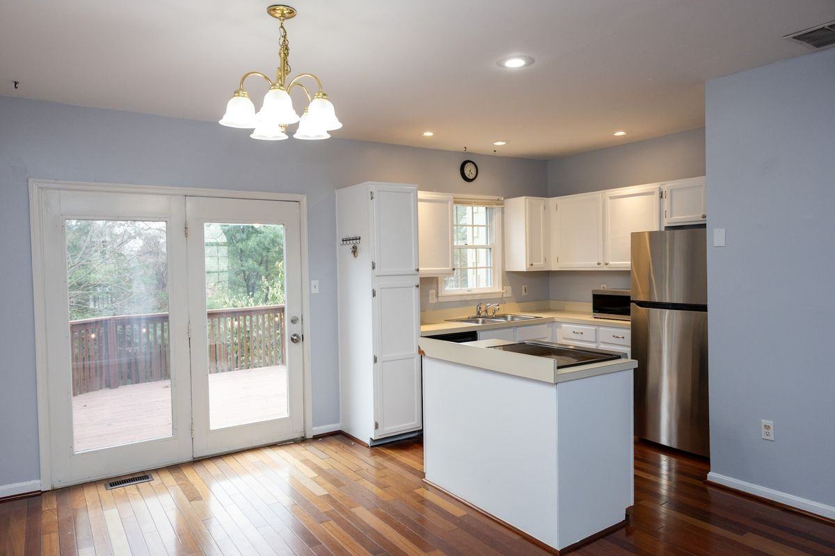 58 Victoria Sq - Photo 4 of 23