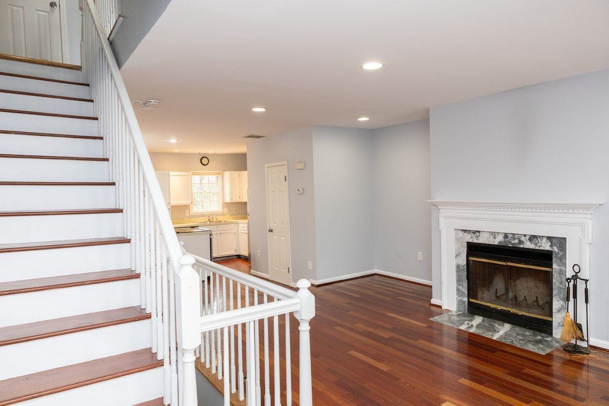 58 Victoria Sq - Photo 5 of 23