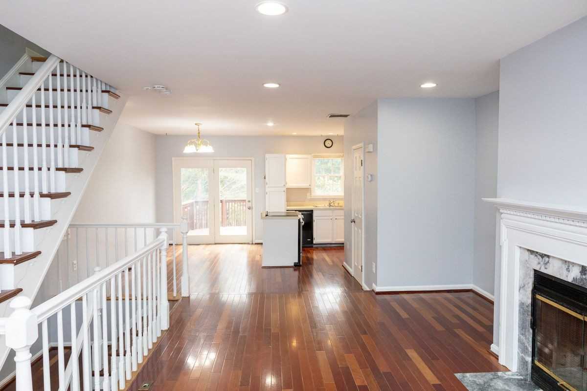 58 Victoria Sq - Photo 7 of 23