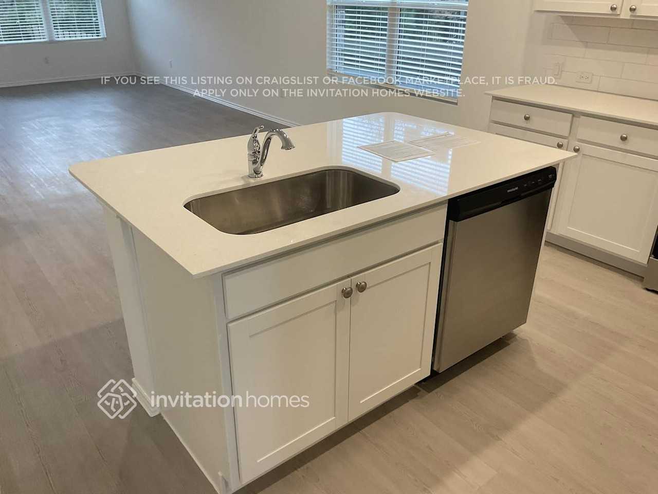 1624 Boggy Creek Ranch Rd - Photo 5 of 13